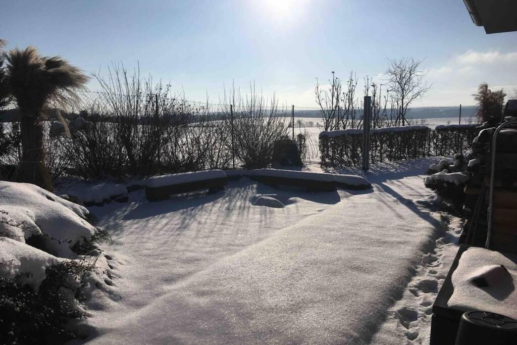 Prijemny Apartman Krovi V Rodinnem Domku Se Sdilenym Bazenem, Terasou A Zahradou Exterior photo