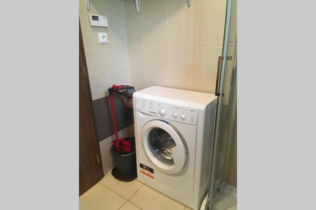 Prijemny Apartman Krovi V Rodinnem Domku Se Sdilenym Bazenem, Terasou A Zahradou Exterior photo