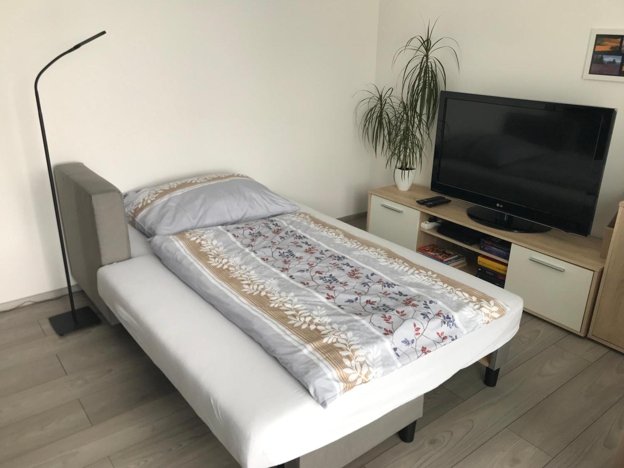 Prijemny Apartman Krovi V Rodinnem Domku Se Sdilenym Bazenem, Terasou A Zahradou Exterior photo